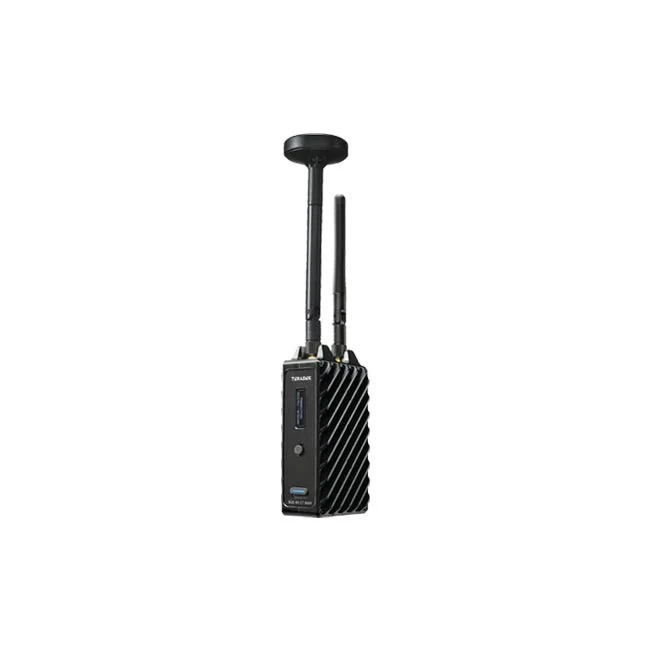 Teradek Bolt 4K LT Max 本体正面と接続されたアンテナ