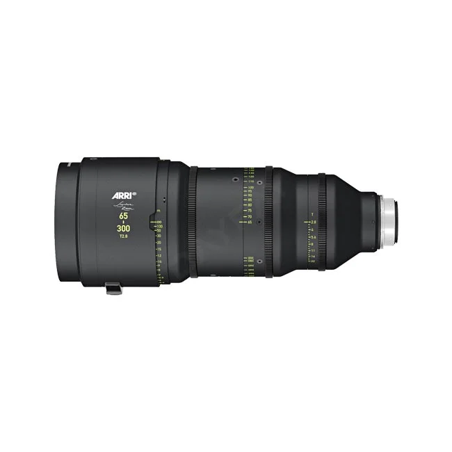 デイペイレンタル｜DAYPAY RENTALで取り扱うARRI Signature Zoom 65-300mm T2.8シネマレンズの側面全体像。カメラレンタルや撮影機材レンタルに最適なプロ用機材の形状や各リングのディテールが確認できる外観写真。
