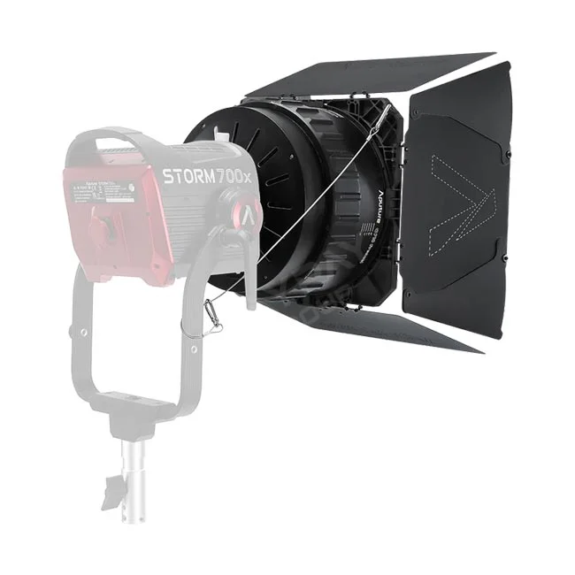 Aputure CF10 Fresnel and Barn Doors Kitの側面から見た詳細な構造と撮影機材レンタル時の状態。デイペイレンタル｜DAYPAY RENTALで提供される照明アクセサリーの様子。
