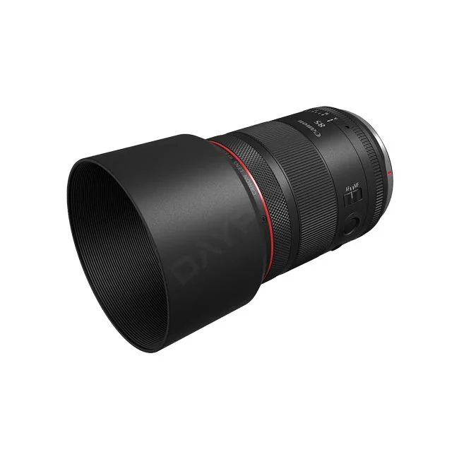 Canon RF85mm F1.4 L VCM レンズフード装着状態の斜めからの外観