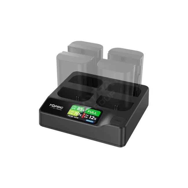 Accsoon TOPRIG 4-Bay LP-E6 Fast Charger 本体と各スロットの状態、ディスプレイ表示を示す斜めからのアングル