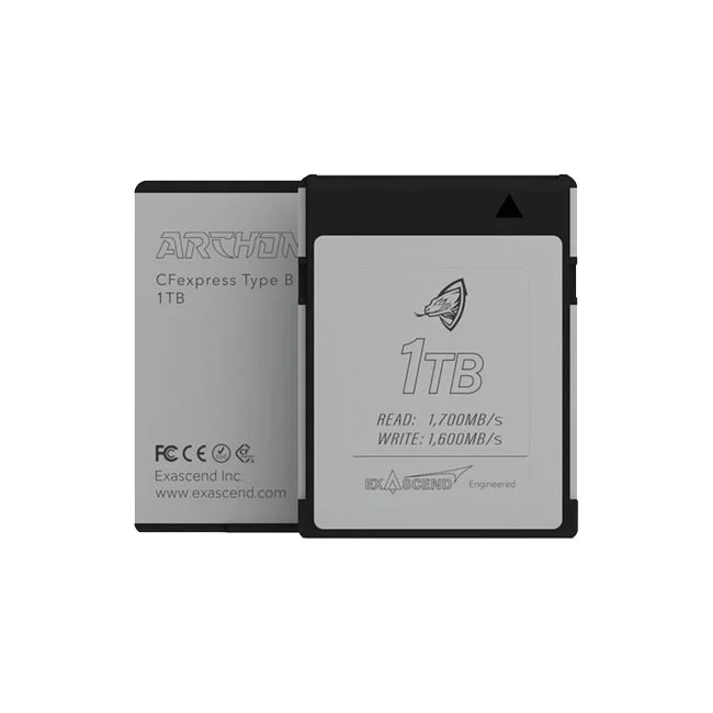 Exascend CFexpress Type B - 1TB メモリーカード本体の正面および裏面の外観