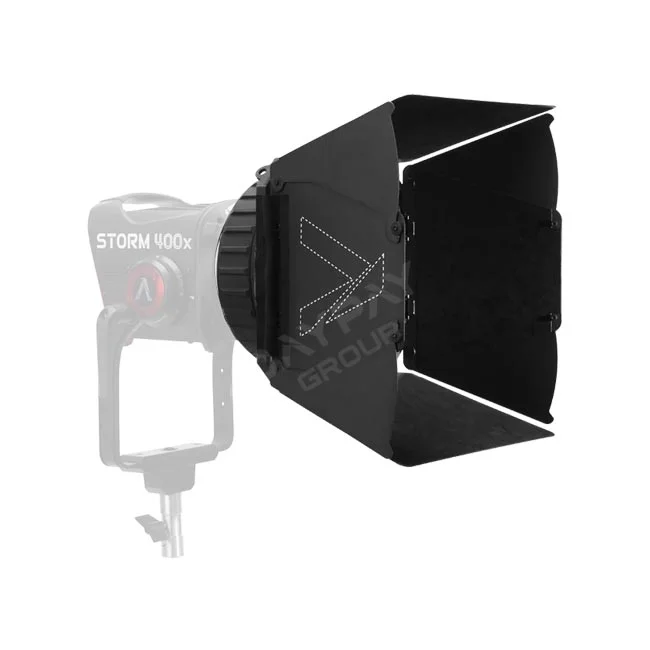 Aputure CF7 Fresnel and Barn Doors Kitのフレネルレンズと8枚羽根バーンドアを装着した状態を示す撮影機材レンタル商品画像。デイペイレンタル｜DAYPAY RENTAL