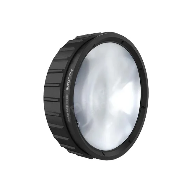 Aputure CF10 Fresnel のレンズ面を斜めから捉えた詳細画像。撮影機材レンタルならデイペイレンタル｜DAYPAY RENTAL。