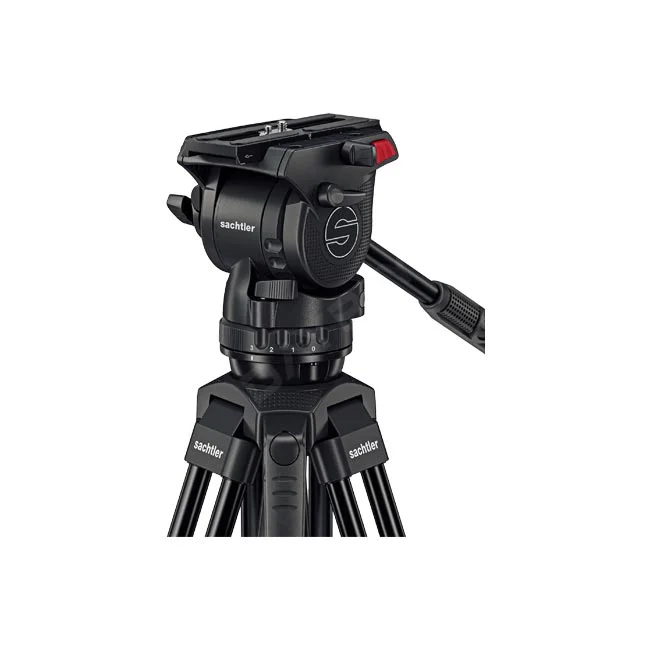 ザハトラー Sachtler Ace XL CF GS MK IIの雲台および上部を斜め上から捉えた詳細画像。撮影機材レンタルのデイペイレンタル｜DAYPAY RENTALで取り扱う三脚のヘッド部分と操作部。