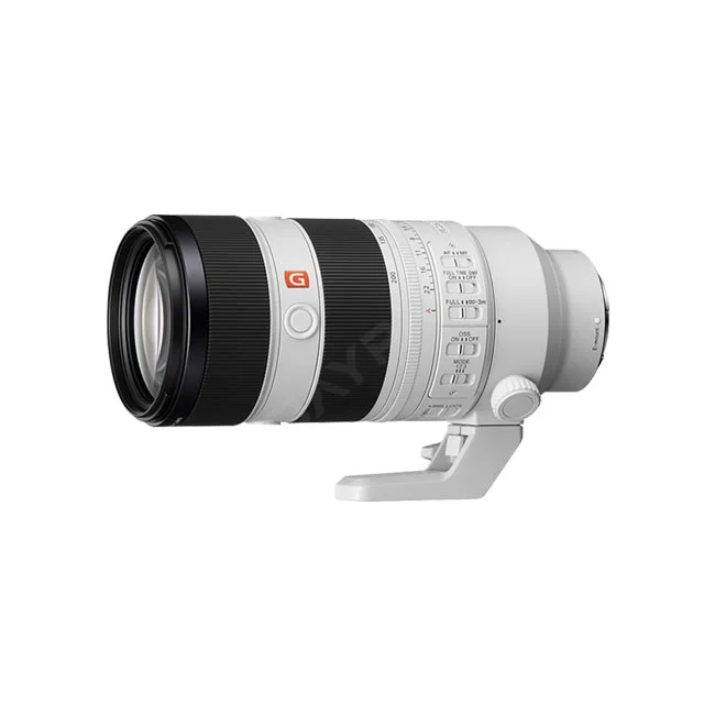 デイペイレンタル｜DAYPAY RENTALでレンタルできるSony FE 70-200mm F2.8 GM OSS IIズームレンズの側面外観。三脚座が装着された状態の撮影機材レンタル商品詳細画像。