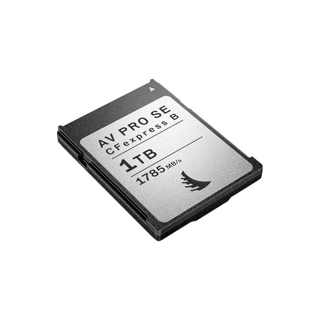 Angelbird CFexpress Type B 1TB カードの表面・斜めからの外観