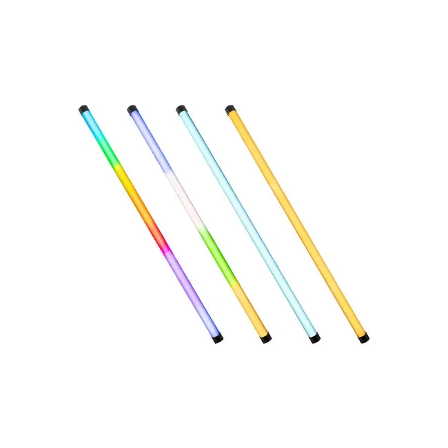 Nanlite PavoTube II 30XR 4-Light Kitの4本のチューブライトがそれぞれ異なるカラーで点灯している全体像