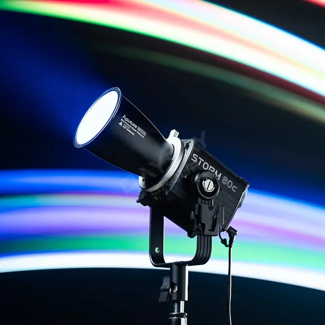 Aputure STORM 80c 本体とリフレクターの全体像