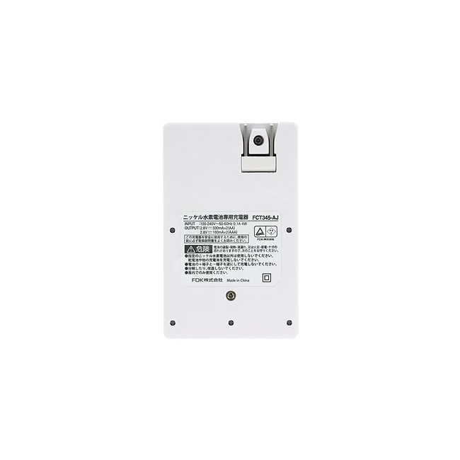 Fujitsu ニッケル水素電池専用充電器の背面プラグ部分と仕様表示ラベル