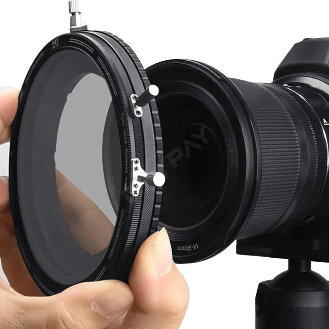 カメラレンタルで人気のH&Y (46-62mm)Revoring ND3-ND1000 CPLをカメラレンズに装着している状態の詳細画像。デイペイレンタル｜DAYPAY RENTALの撮影機材レンタルで提供されるフィルターの取り付け角度や構造を確認できます。