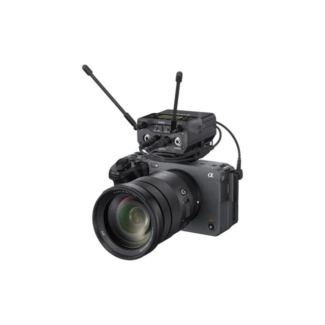Sony URX-P41D 2波同時受信機をカメラに装着した状態