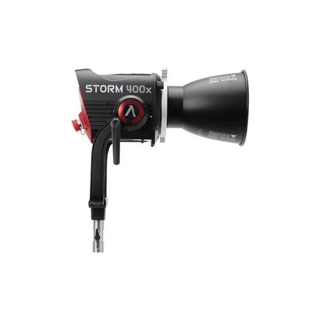 Aputure STORM 400x 本体側面およびリフレクター装着状態