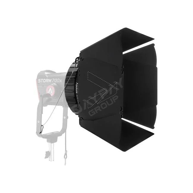 Aputure CF10 Fresnel and Barn Doors Kitの撮影機材レンタルにおける商品詳細画像。バーンドアを装着した状態の斜めからの外観。デイペイレンタル｜DAYPAY RENTAL