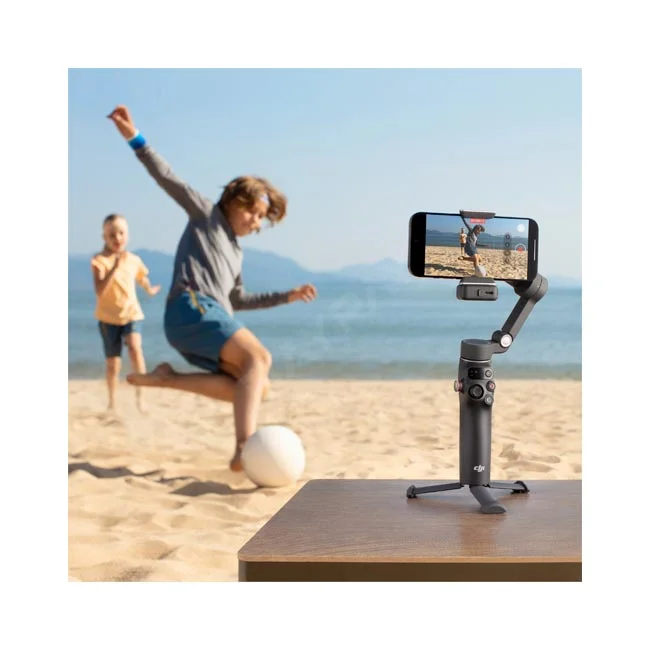 DJI Osmo Mobile 7P 三脚を使用したビーチでの使用シーン