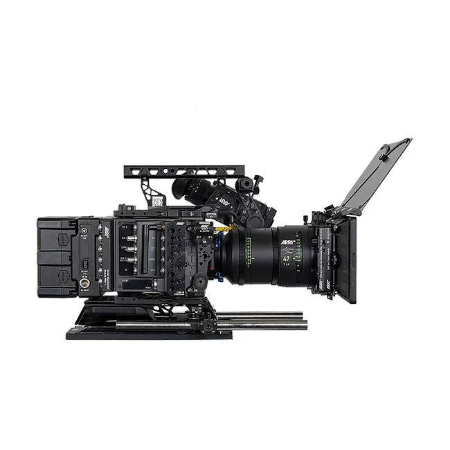 ARRI Alexa 35 側面端子と操作部、アクセサリー装着状態