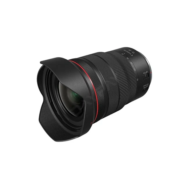 キヤノン（Canon）の広角ズームレンズ「RF15-35mm F2.8L IS USM」に花形フードを装着した状態の斜めからの製品詳細画像。デイペイレンタル｜DAYPAY RENTALのカメラレンタル・撮影機材レンタルでご利用いただける信頼性の高いプロ用レンズです。