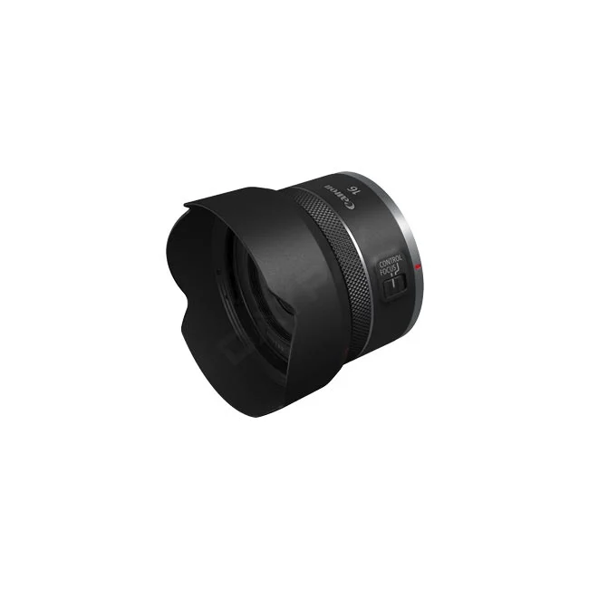 Canon RF16mm F2.8 STM レンズフード装着状態の斜め前からの外観