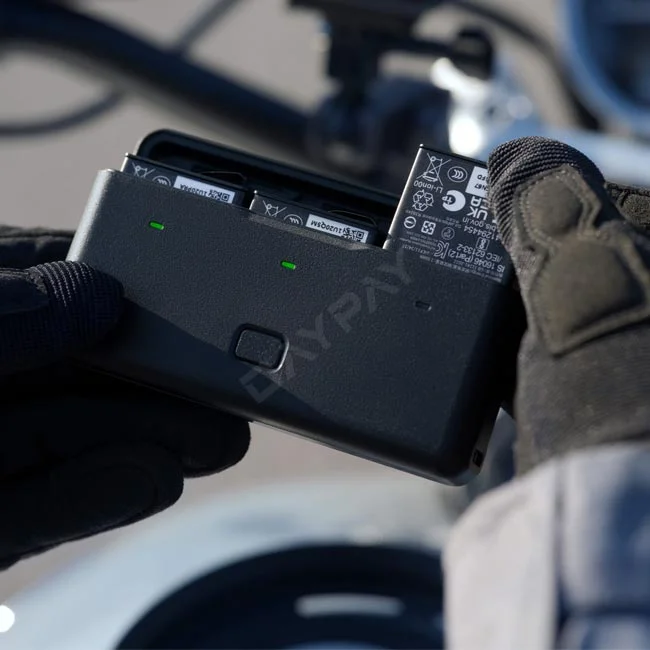 DJI Osmo Action Battery Charger バッテリー収納状態とインジケーター表示