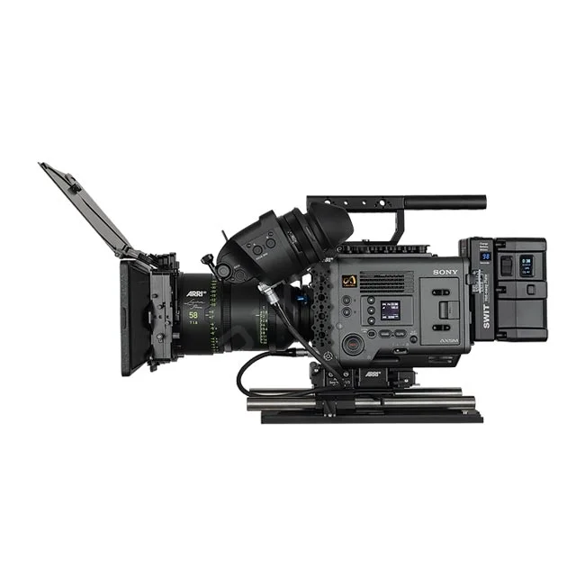 デイペイレンタル｜DAYPAY RENTALで提供するSony VENICE 2 6Kのカメラレンタル・撮影機材レンタルにおける、レンズやビューファインダーを装着した本体の側面図