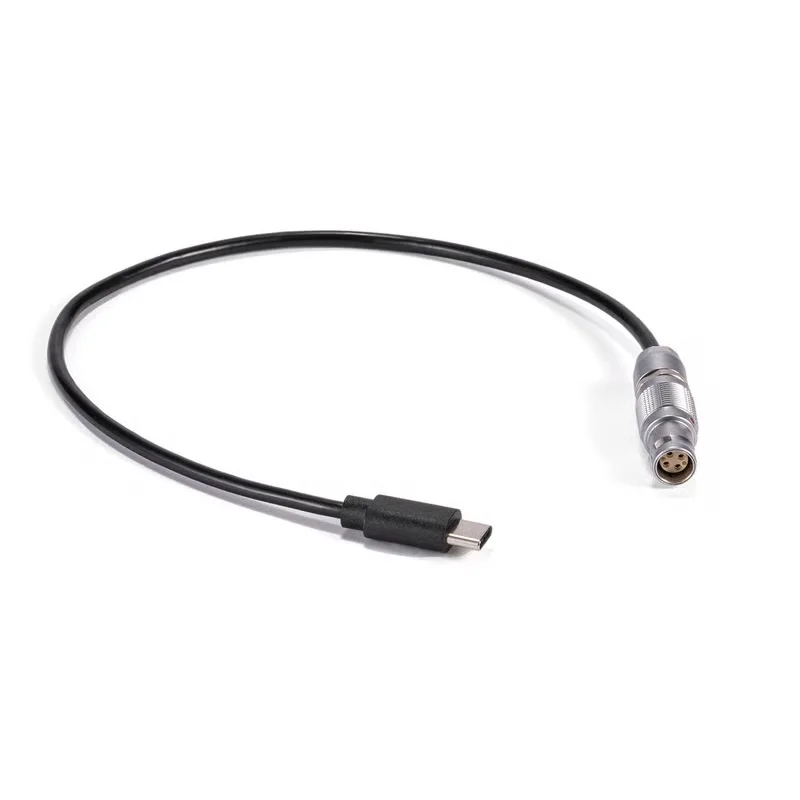 デイペイレンタル｜DAYPAY RENTALの撮影機材レンタルでご利用いただけるDJI Transmission USB-C 電源ケーブルの製品画像。片側にUSB-C端子、もう片側に専用の金属製端子を備えた黒いケーブル。