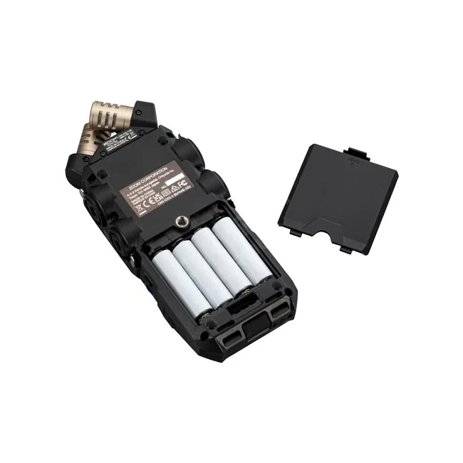 Zoom H6 Essential 본체 하단 배터리 수납부와 분리된 커버