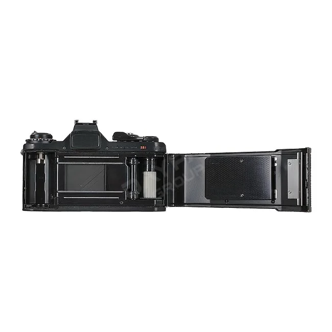 Pentax ME 필름실 내부와 개방된 뒷면 커버