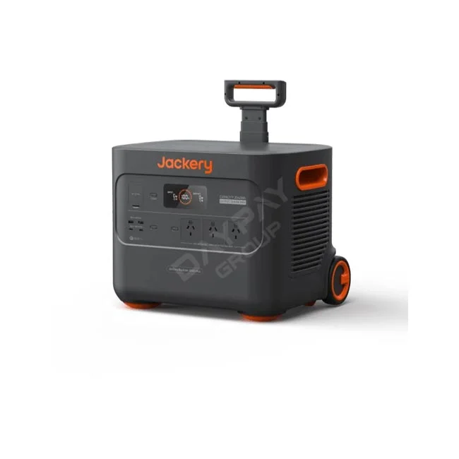 Jackery 2000Plus 파워뱅크 전면 포트 패널과 접이식 손잡이, 바퀴가 보이는 사선 모습