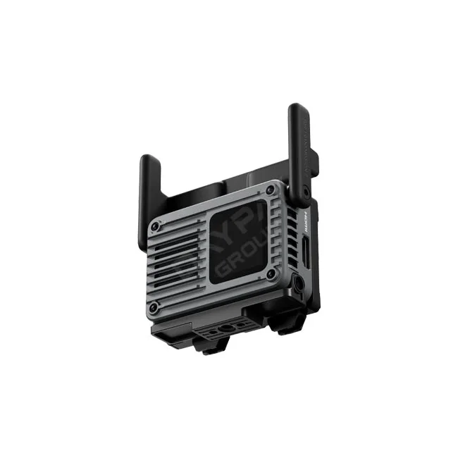 DJI SDR Transmission 2 콤보 본체 전면과 안테나가 보이는 사선 이미지