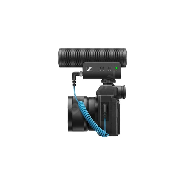 Sennheiser MKE 400 카메라 장착 상태와 오디오 케이블 연결 모습