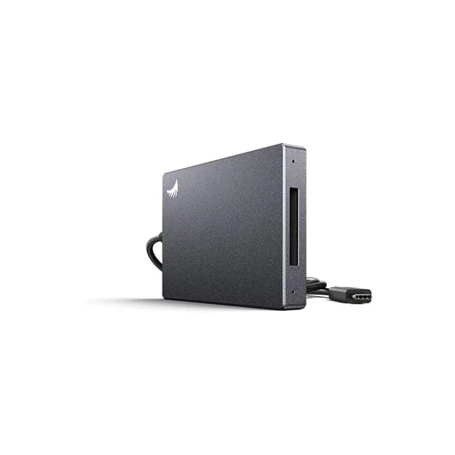 Angelbird CFexpress 2.0 Type B Card Reader (MK2) 카드 삽입부와 측면 단자 및 연결 케이블