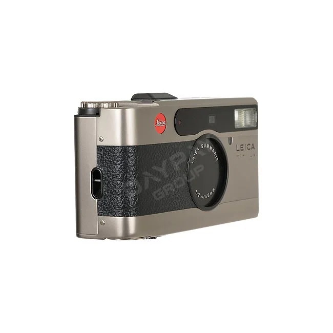 Leica Minilux 전면부와 렌즈, 뷰파인더 및 플래시