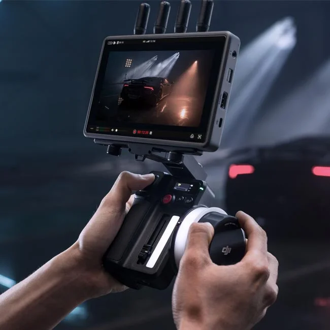 DJI Focus Pro Hand Unit 모니터 장착 및 조작부 모습