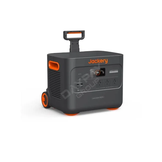 Jackery 2000Plus 파워뱅크 전면과 손잡이, 바퀴가 보이는 사선 모습