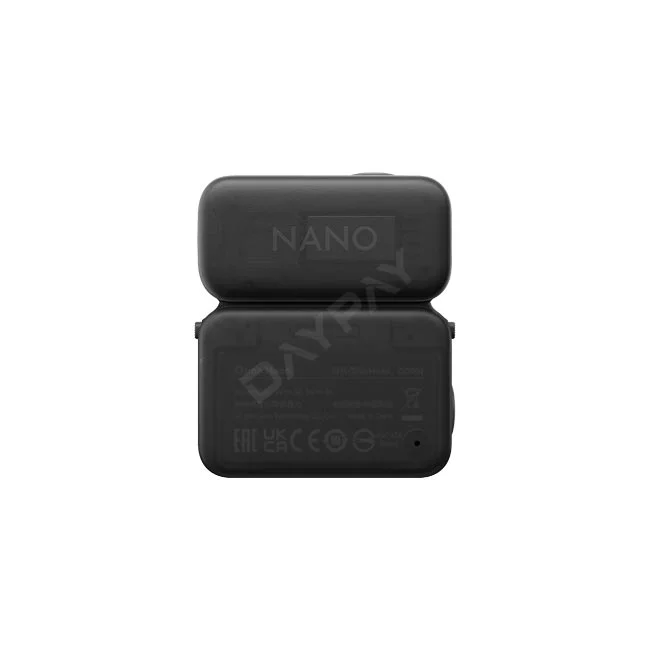 DJI Osmo Nano 스탠더드 콤보의 검은색 본체 후면과 케이스 내부