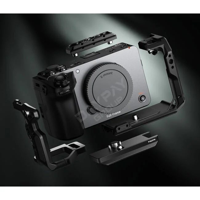 Sony FX5 Pro Kit 전면 E마운트와 분해된 케이지 구성품
