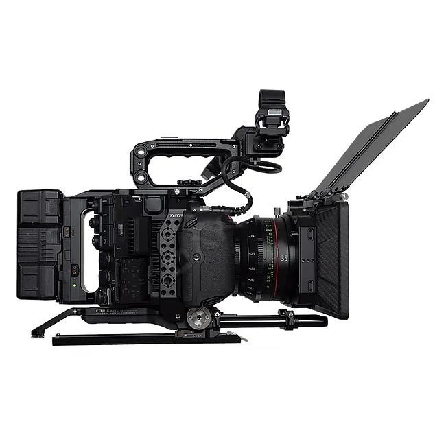 Canon EOS C400 측면 리그 및 매트박스 장착 모습