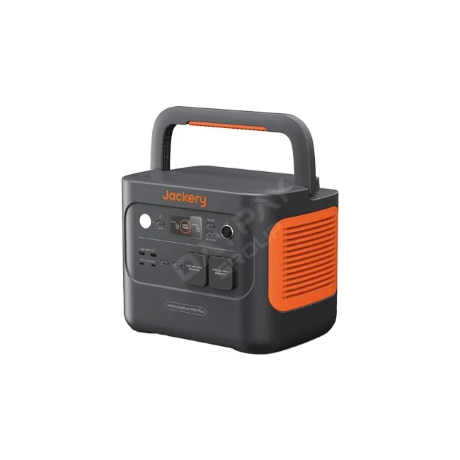 Jackery 1000Plus 파워뱅크 전면 출력 포트와 오른쪽 주황색 통풍구가 보이는 사선 이미지