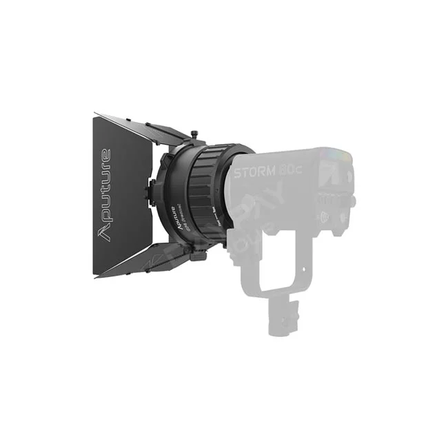 Aputure CF4 Fresnel and Barn Doors Kit 조명 액세서리 본체와 반도어 장착 모습