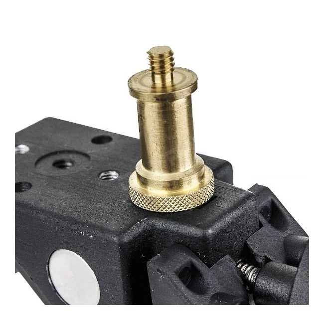 Kupo Universal 16mm Light Stud 螺牙與中心滾花設計細節