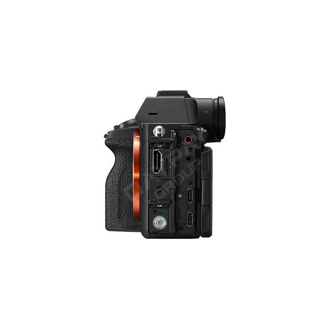 Sony A7R6 相機側面連接埠與端子介面特寫，提供專業相機出租與器材租賃服務，來自日付租賃 DAYPAY RENTAL。