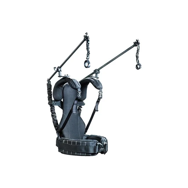 Ready Rig GS 穩定器背負系統全貌，顯示碳纖維支撐臂與腰部支撐結構
