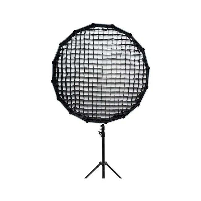 Aputure Light Dome SE 柔光箱正面安裝蜂巢網格與燈架狀態