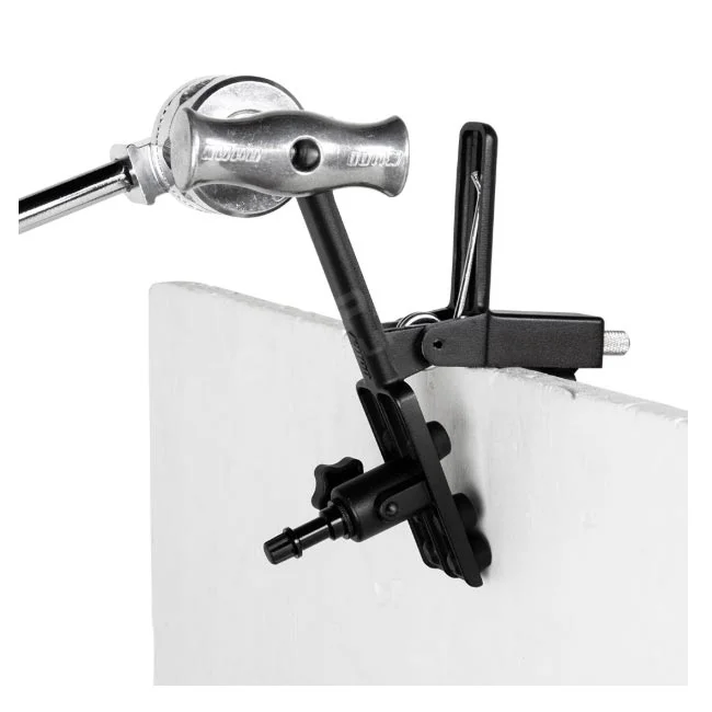 Kupo KCP-550 Adjustable Gaffer Grip 夾持於板材上的安裝狀態與 16mm Baby Pin 接口