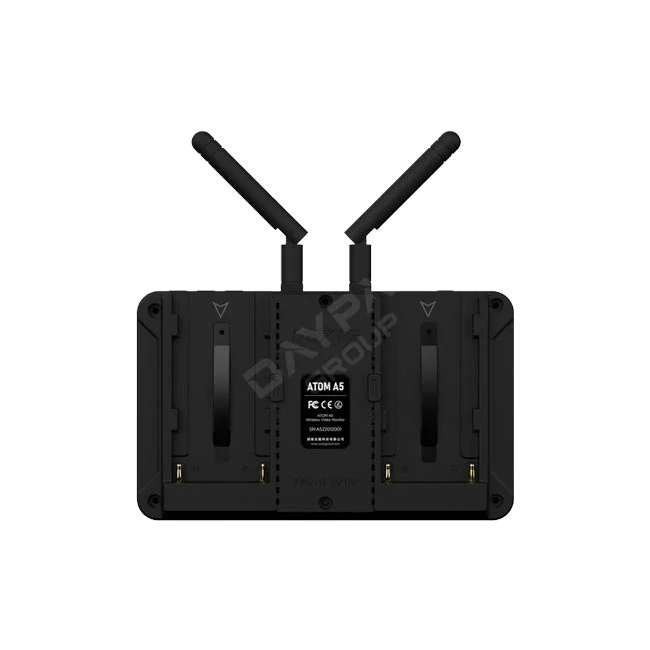 Vaxis Atom A5 無線監視器背部特寫，可見雙天線與雙 Sony NP-F 電池槽設計，提供日付租賃 DAYPAY RENTAL 攝影器材出租與相機租賃服務。
