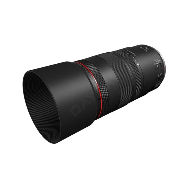 在日付租賃 DAYPAY RENTAL提供相機出租的 Canon RF100mm F2.8 L Macro IS USM 鏡頭特寫，可見鏡身與黑色遮光罩安裝狀態。