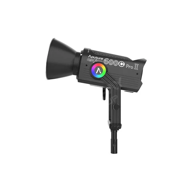 Aputure LS 600c Pro II 燈頭側身與標準罩安裝狀態